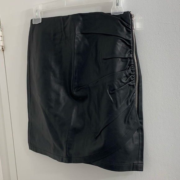 Zara Faux Leather Skirt. Size Small - Picture 2 of 4